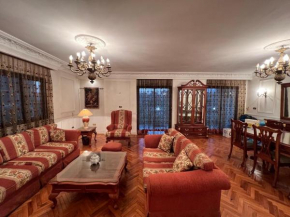 Cozy Apartment with Merryland Garden view